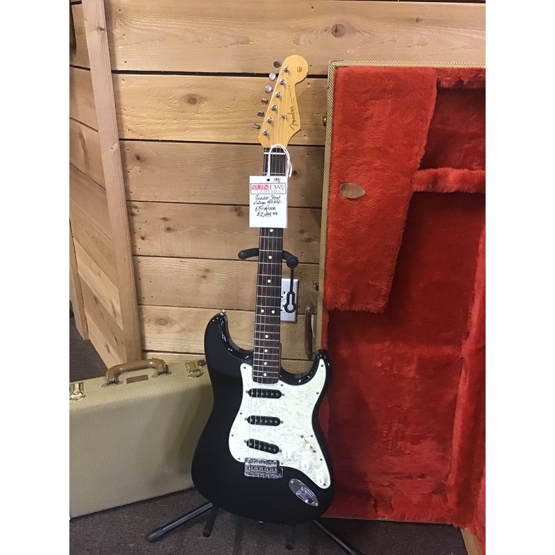 Fender Stratocaster 1991 w/OHSC & Matching Briefcase Used