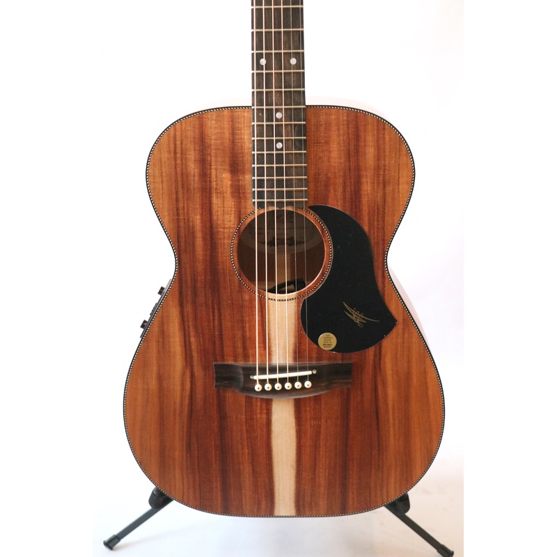 Maton EBW808