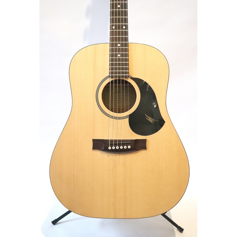 Maton M225