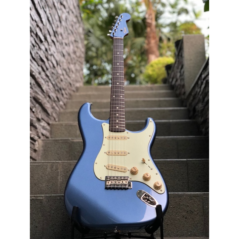 Tokai TST-96 OLB/R Old Goldstar Sound in Old Lake Placid Blue with Matching Headstock Single variant
