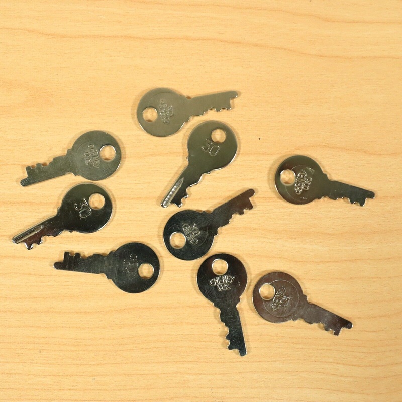 (9) LOT Cheney ENGLAND #30 Guitar Hardshell Fender Case Luggage Key Bundle