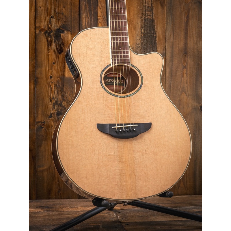 Yamaha APX600 Natural